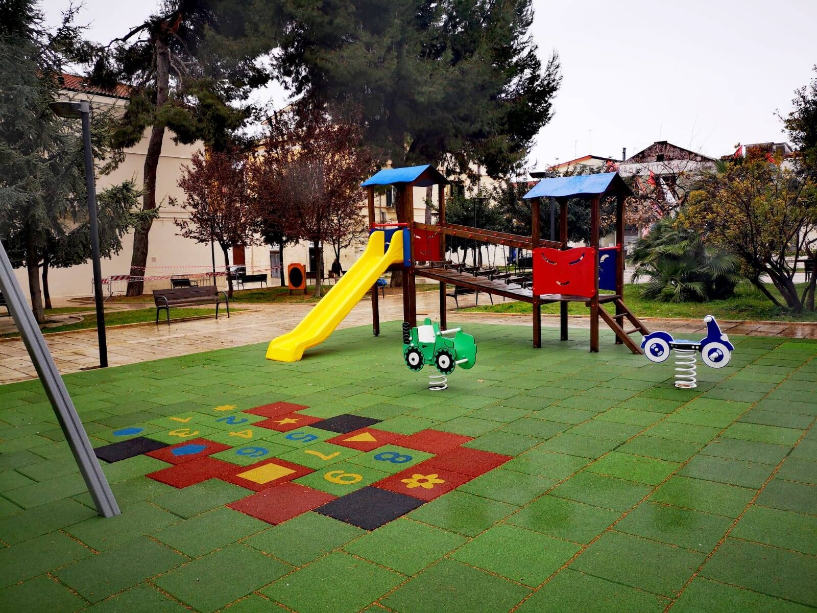 Immagine: Area Giochi Piazza Dante