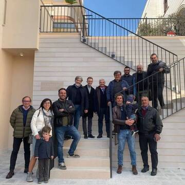 Nuova scalinata in via De Amicis