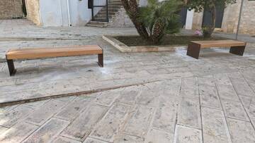 Ripristinate le panchine in Piazzetta Le MONACHE