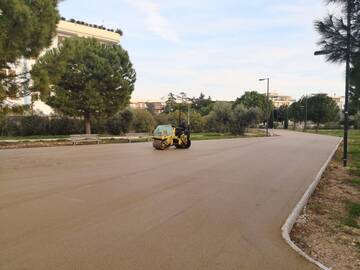 A Parco Mennea un sentiero per biciclette e carrozzine realizzato con materiale sostenibile