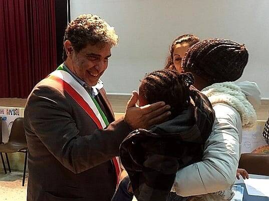 IL CONSIGLIO COMUNALE APPROVA IL REGOLAMENTO PER RICONOSCERE LA “CITTADINANZA CIVICA” A MINORI RESIDENTI A RUVO DI PUGLIA FIGLI DI GENITORI IMMIGRATI SENZA CITTADINANZA ITALIANA Chieco: “Segno di incl...